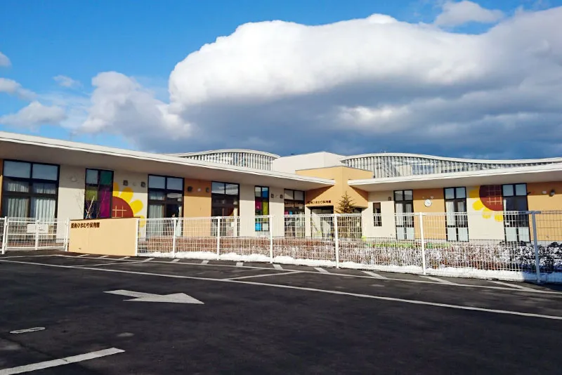 盛南ひまわりこども園の外観の写真