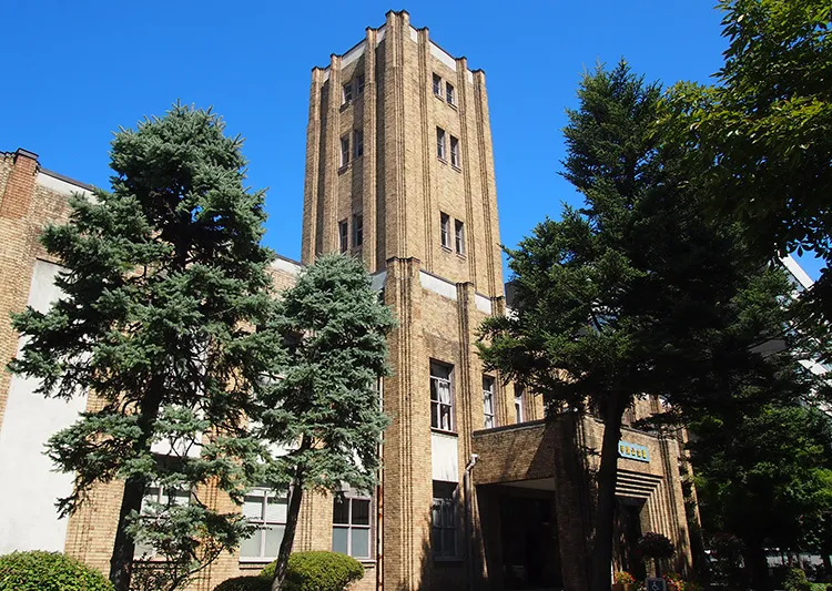 岩手県公会堂の外観の写真