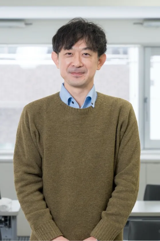 男性教師の正面の写真